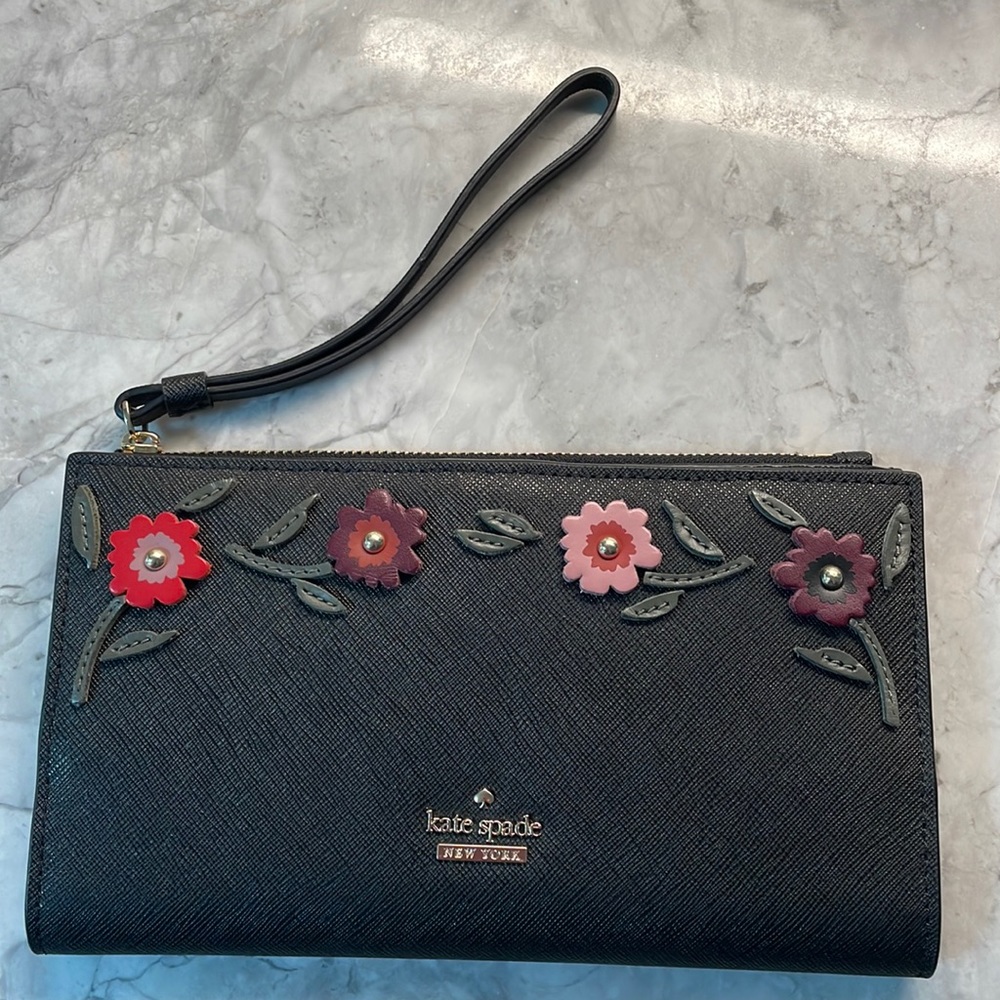 Kate Spade Wallet, Black w floral detail, zipper coin pocket w credit card slots